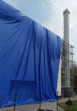 Noch ist die Fassade des neuen Heizhauses verhüllt